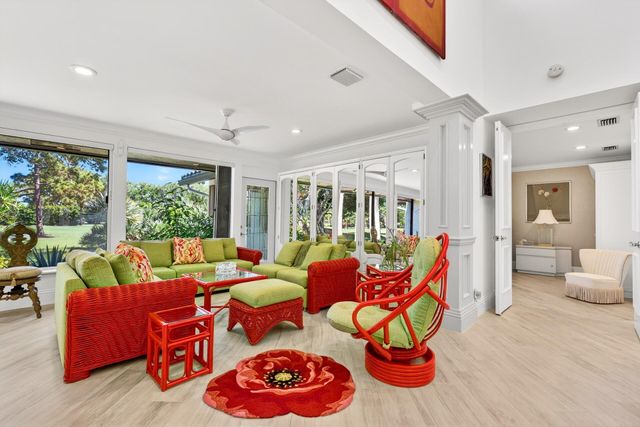 17 Villa Lane, Boynton Beach, FL 33436