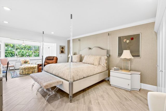 17 Villa Lane, Boynton Beach, FL 33436