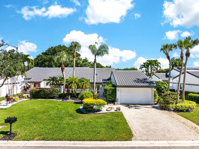 17 Villa Lane, Boynton Beach, FL 33436