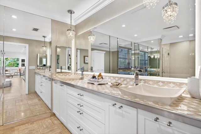 17 Villa Lane, Boynton Beach, FL 33436