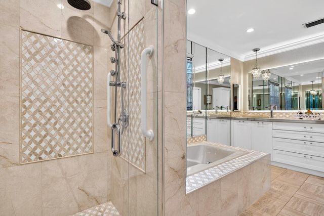 17 Villa Lane, Boynton Beach, FL 33436