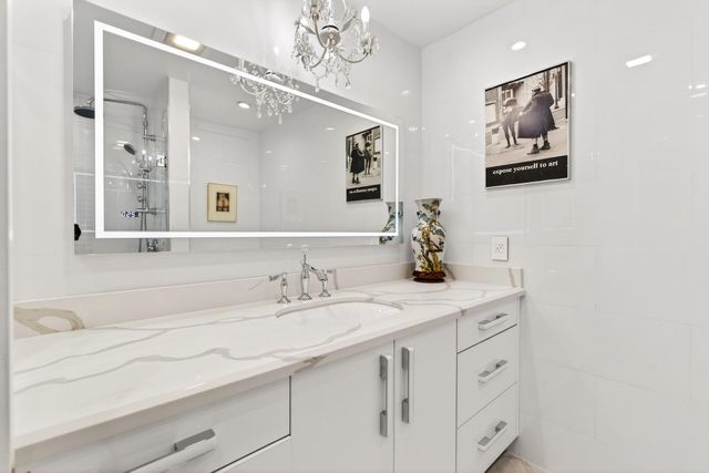 17 Villa Lane, Boynton Beach, FL 33436