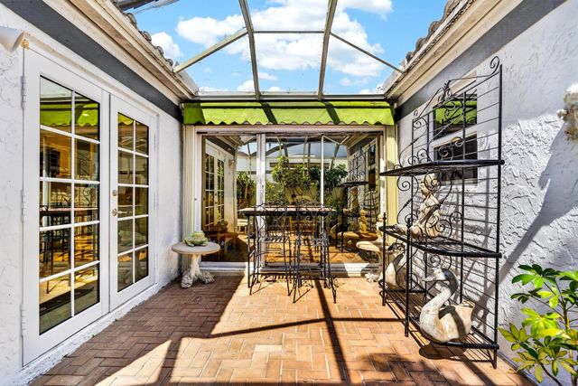 17 Villa Lane, Boynton Beach, FL 33436