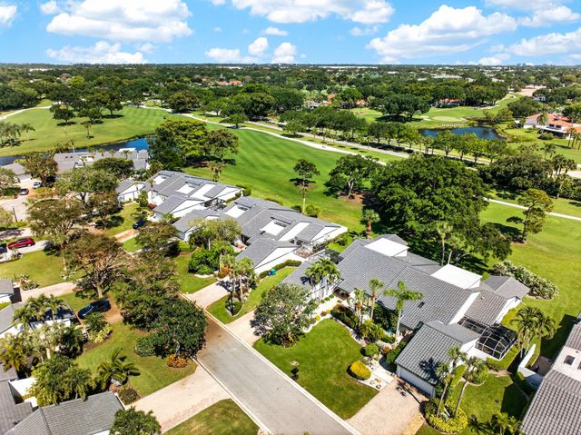 17 Villa Lane, Boynton Beach, FL 33436