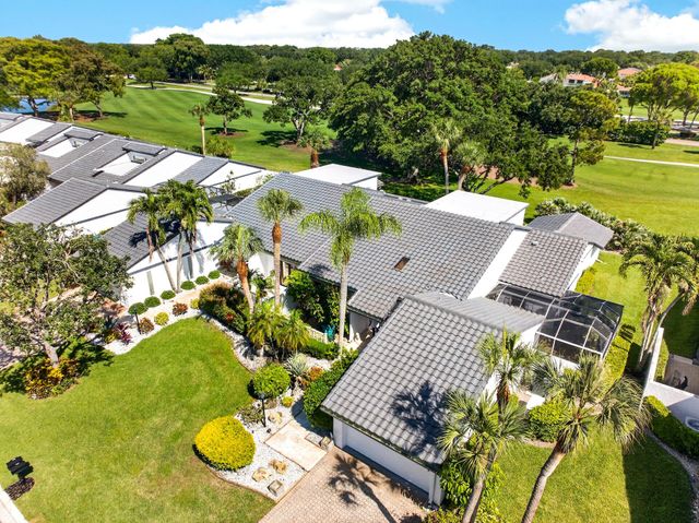 17 Villa Lane, Boynton Beach, FL 33436