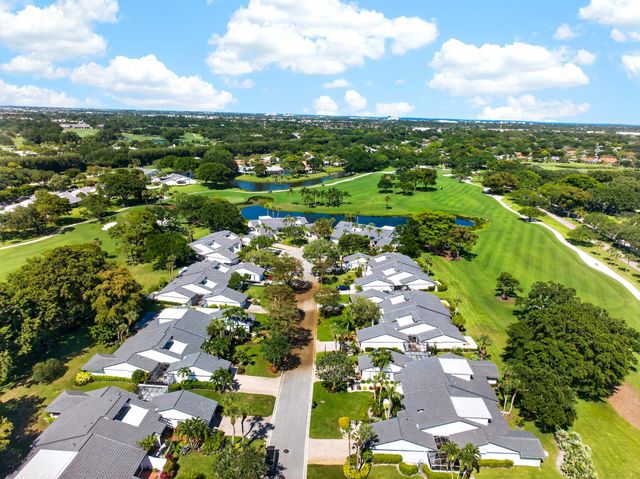 17 Villa Lane, Boynton Beach, FL 33436