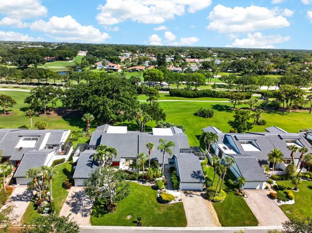 17 Villa Lane, Boynton Beach, FL 33436