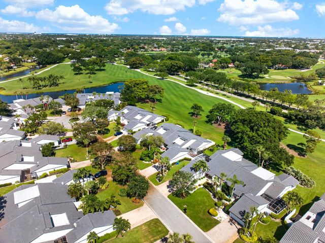 17 Villa Lane, Boynton Beach, FL 33436