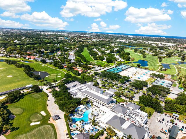 17 Villa Lane, Boynton Beach, FL 33436