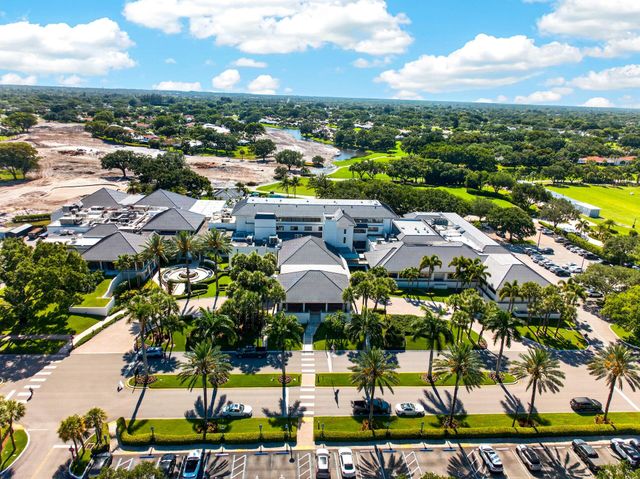 17 Villa Lane, Boynton Beach, FL 33436