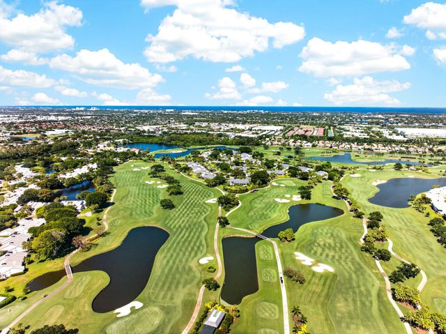 17 Villa Lane, Boynton Beach, FL 33436