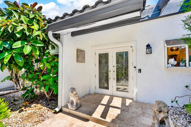 17 Villa Lane, Boynton Beach, FL 33436