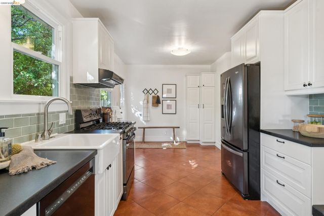820 Prospect Ave, Oakland, CA 94610