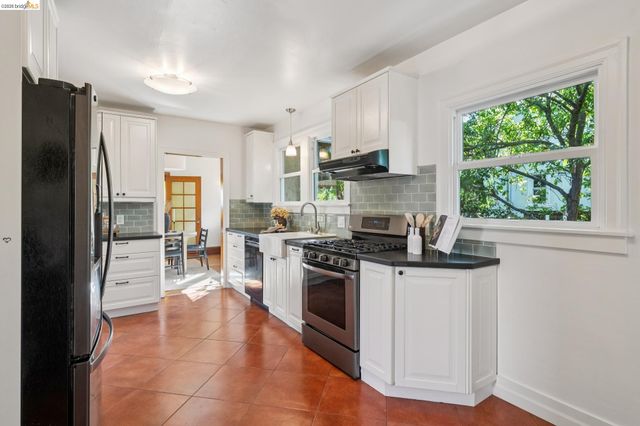 820 Prospect Ave, Oakland, CA 94610