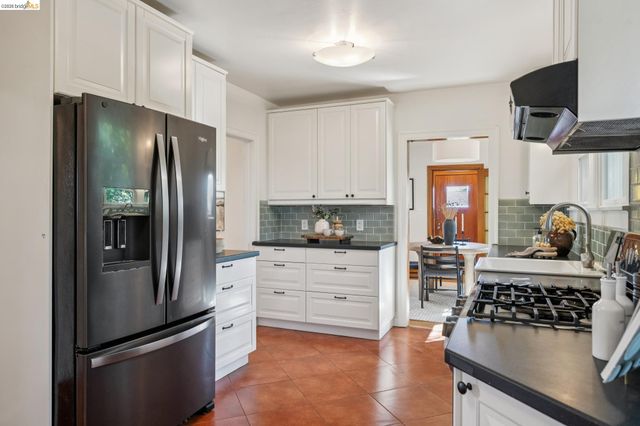 820 Prospect Ave, Oakland, CA 94610