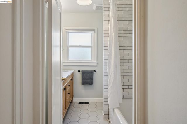 820 Prospect Ave, Oakland, CA 94610
