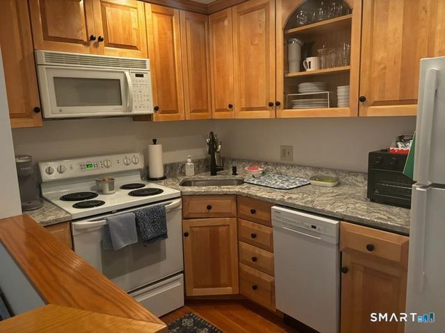 100 Rolling Ridge Road, Hamden, CT 06518