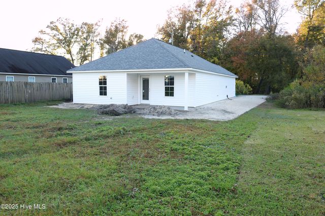 205 Jenkins Avenue, Maysville, NC 28555