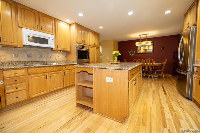 321 Elio, Highland, MI 48357