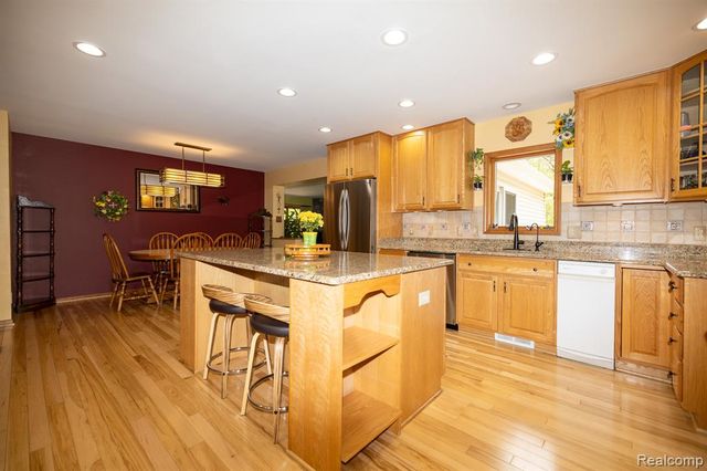 321 Elio, Highland, MI 48357