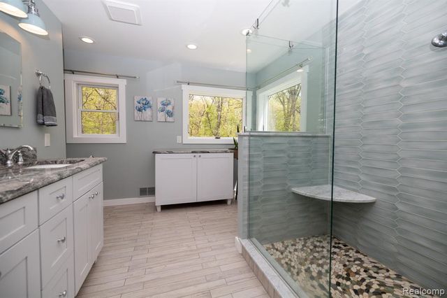 321 Elio, Highland, MI 48357