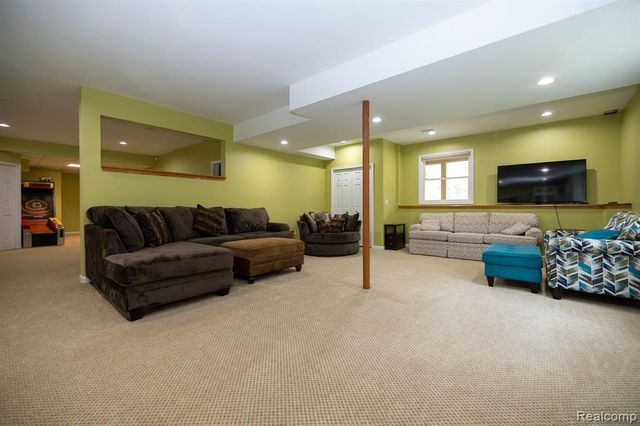 321 Elio, Highland, MI 48357