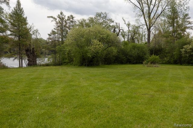 321 Elio, Highland, MI 48357