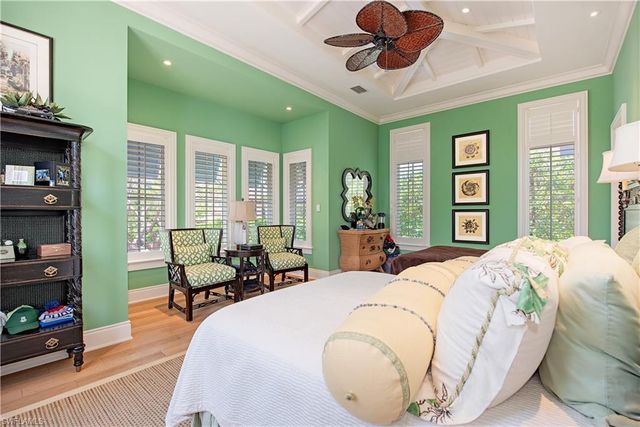 2001 4th ST S, Naples, FL 34102