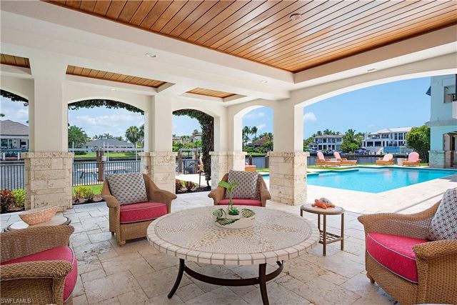 2001 4th ST S, Naples, FL 34102