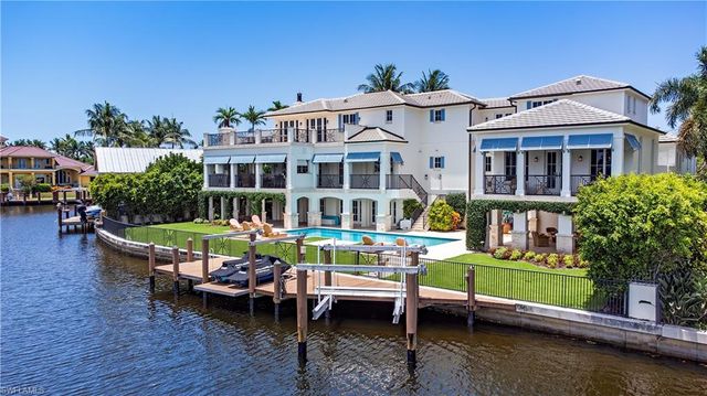 2001 4th ST S, Naples, FL 34102