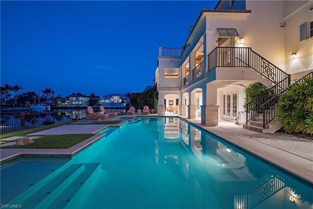 2001 4th ST S, Naples, FL 34102