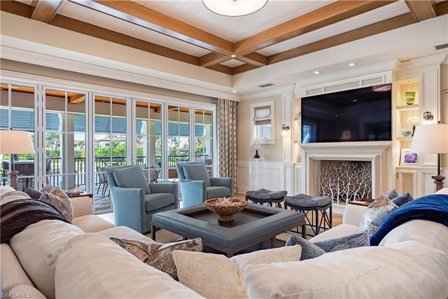 2001 4th ST S, Naples, FL 34102