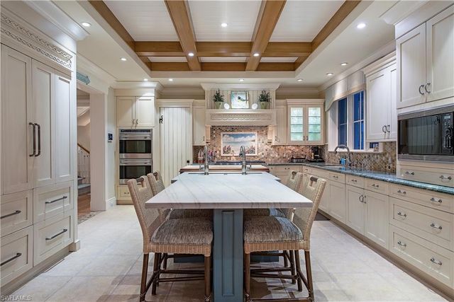 2001 4th ST S, Naples, FL 34102