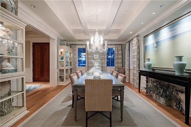 2001 4th ST S, Naples, FL 34102