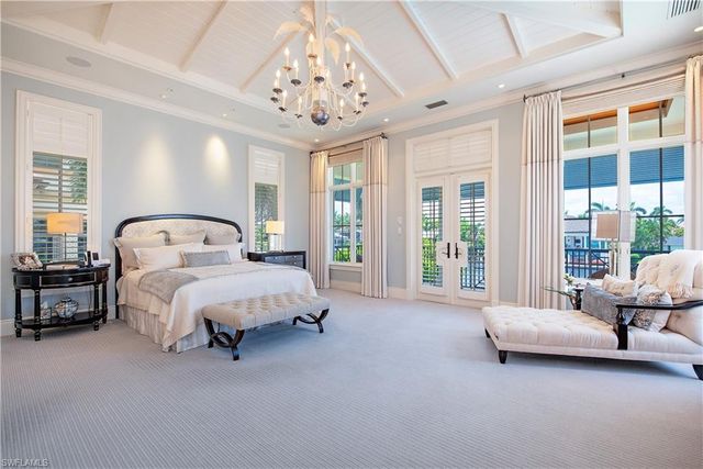 2001 4th ST S, Naples, FL 34102