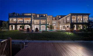 2001 4th ST S, Naples, FL 34102