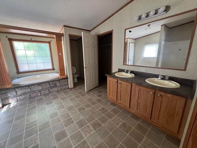 125 Beverly Cir, Marshall, TX 75672