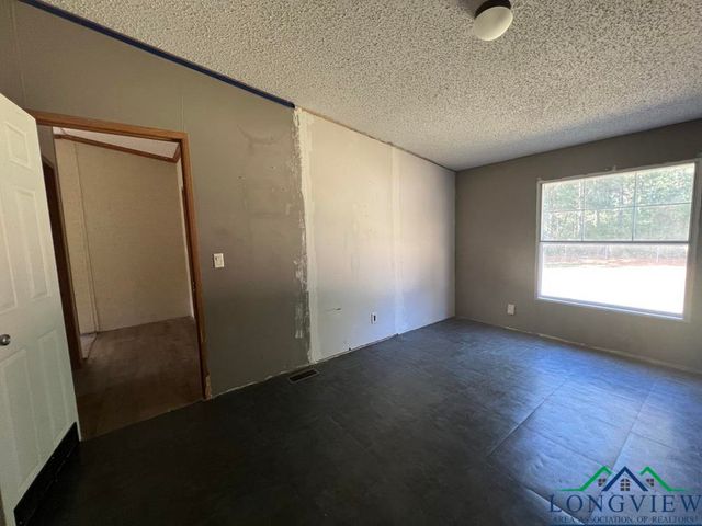 125 Beverly Cir, Marshall, TX 75672