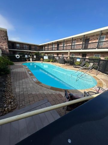 402 Post Office Street 109, Galveston, TX 77550