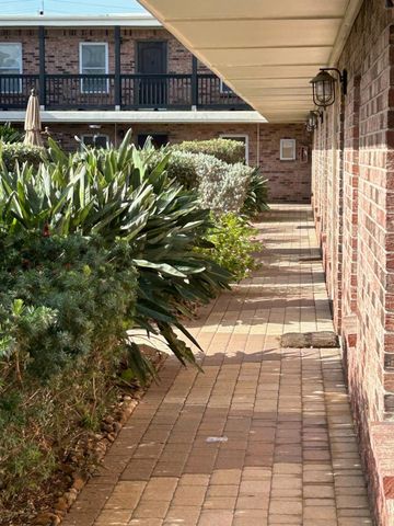 402 Post Office Street 109, Galveston, TX 77550