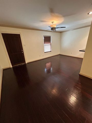 402 Post Office Street 109, Galveston, TX 77550