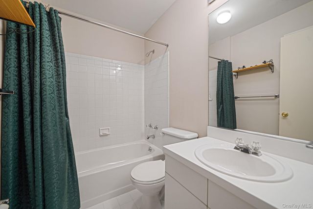 18 Summerfield Circle, Central Islip, NY 11722