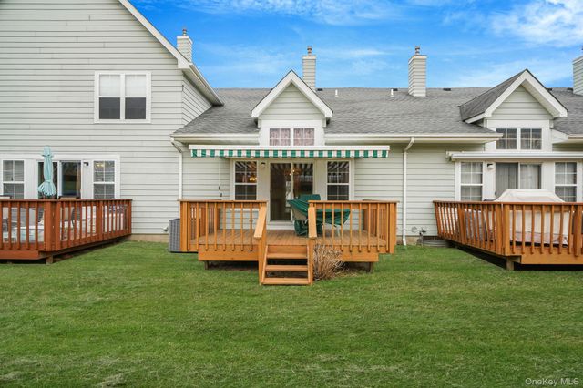 18 Summerfield Circle, Central Islip, NY 11722