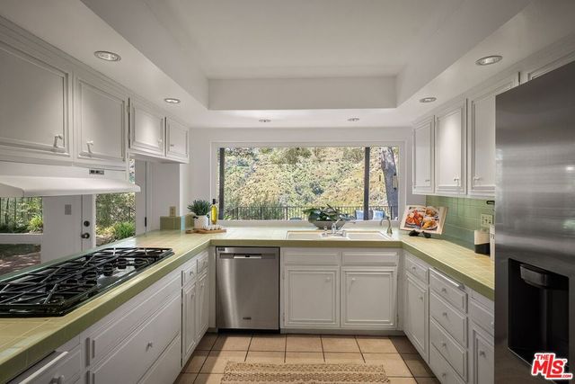 2521 La Condesa Drive, Los Angeles, CA 90049