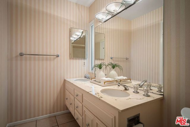 2521 La Condesa Drive, Los Angeles, CA 90049