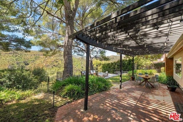2521 La Condesa Drive, Los Angeles, CA 90049