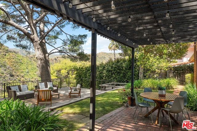 2521 La Condesa Drive, Los Angeles, CA 90049