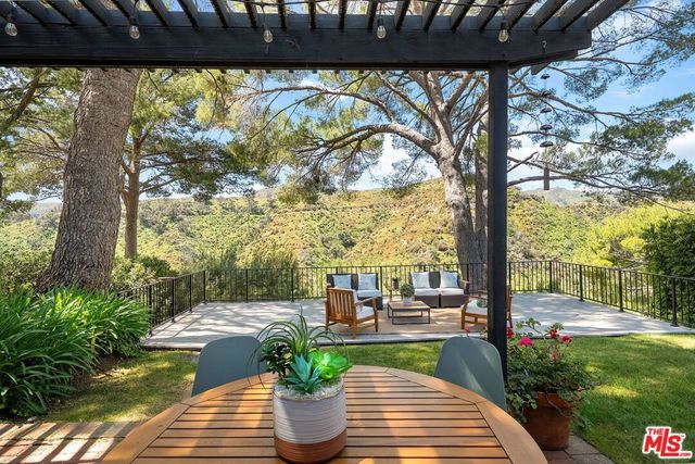 2521 La Condesa Drive, Los Angeles, CA 90049