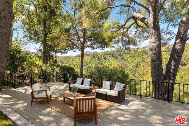 2521 La Condesa Drive, Los Angeles, CA 90049