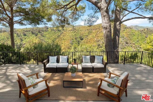 2521 La Condesa Drive, Los Angeles, CA 90049